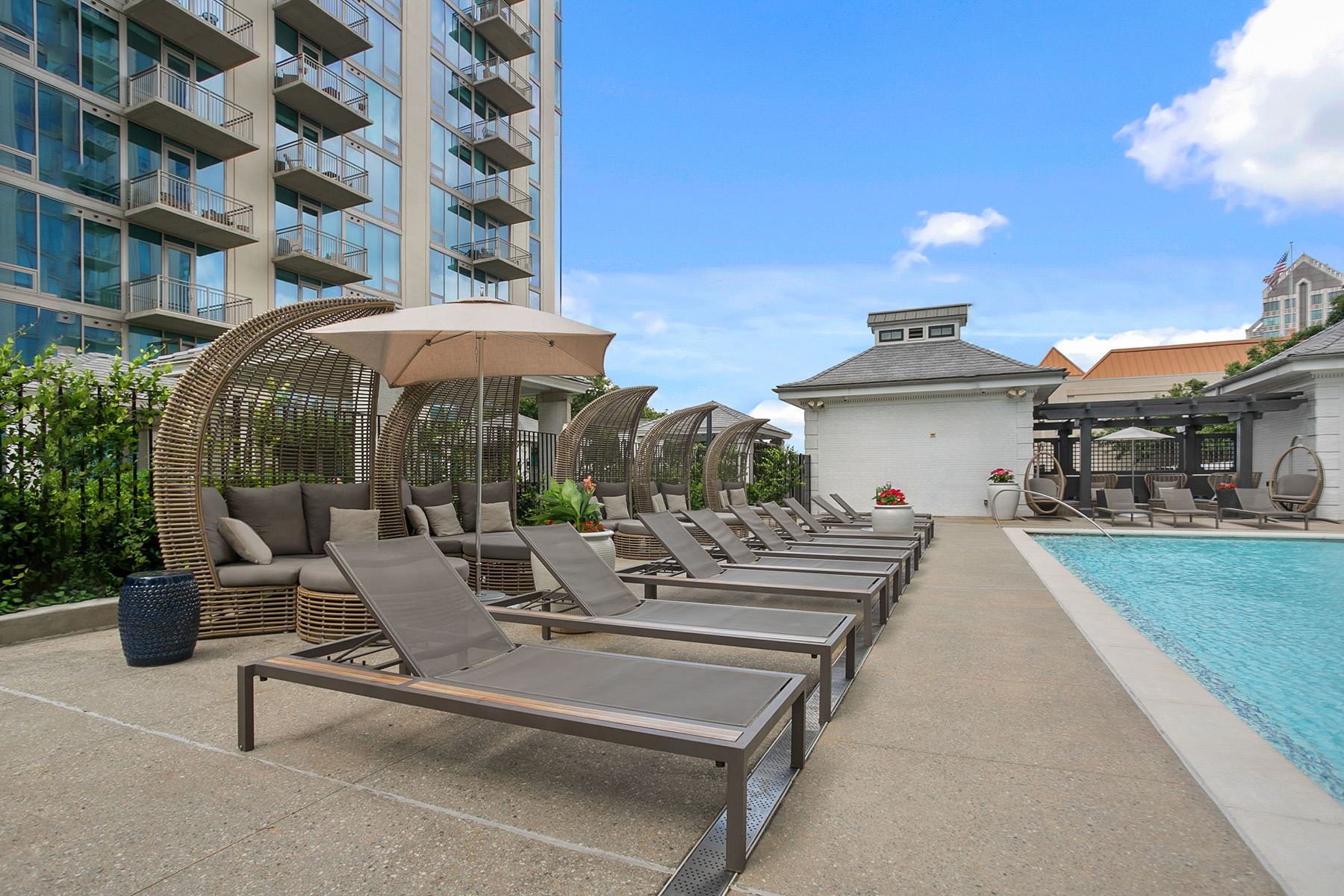 Lenox apartments for rent near Suntrust - The Residence Buckhead Atlanta - Pool